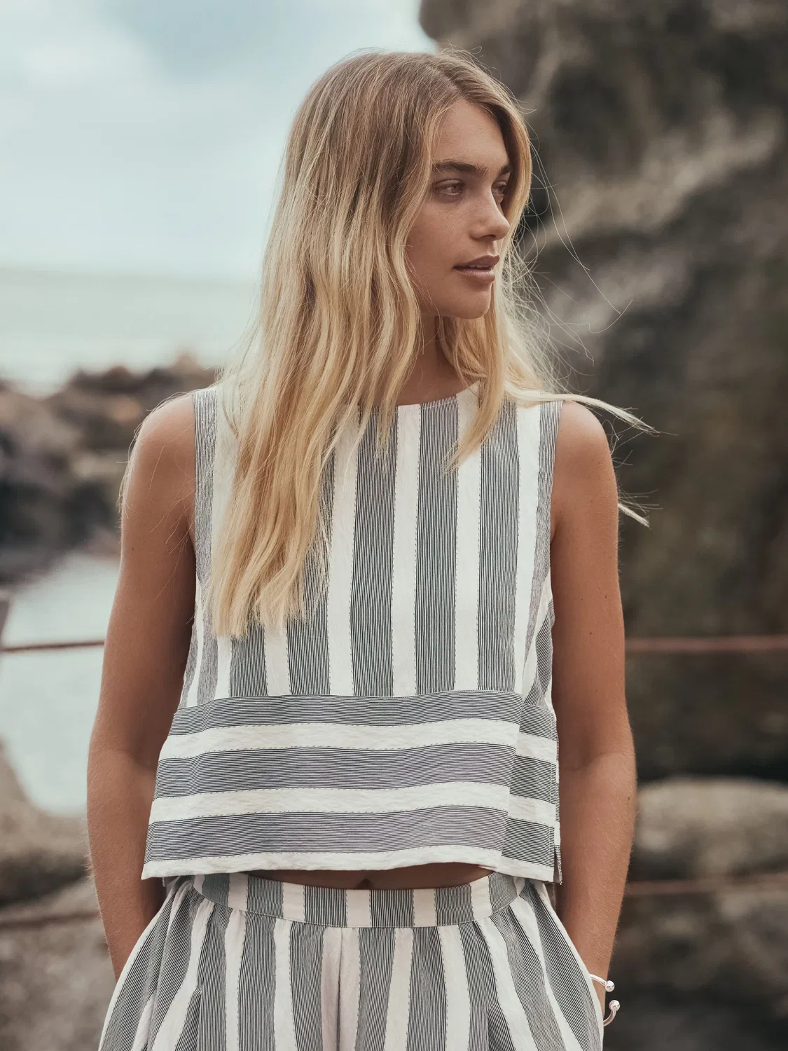 Топ без рукавов, полоска, Shell Sleeveless Top Next, черно-белая полоска