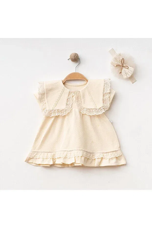Детское платье для девочек с воротником модель Fisto detailled modelled collar jacquard waffle premium baby dress and hair bandana set Montina, Beige — фото 4