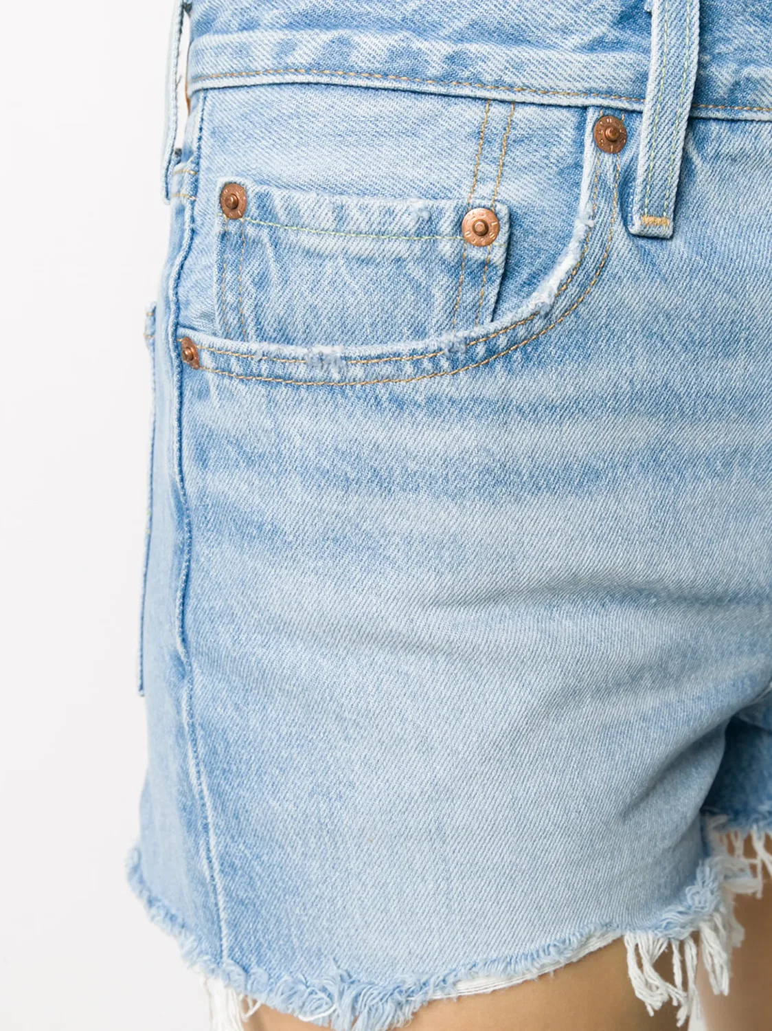 Затертые джинсовые шорты Levi's, синий — фото 2