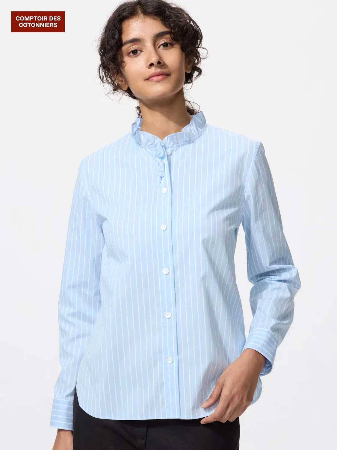 Рубашка Uniqlo, с оборками, светло-голубой