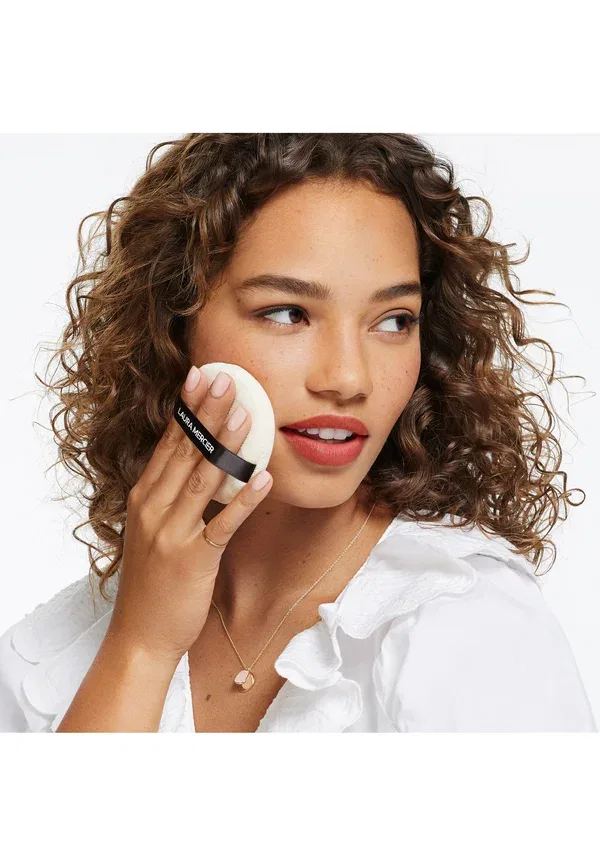 Пудра рассыпчатая для фиксации макияжа Translucent Loose Setting Powder Ultra-blur, Laura Mercier, 20 г, Honey, цвет honey — фото 2