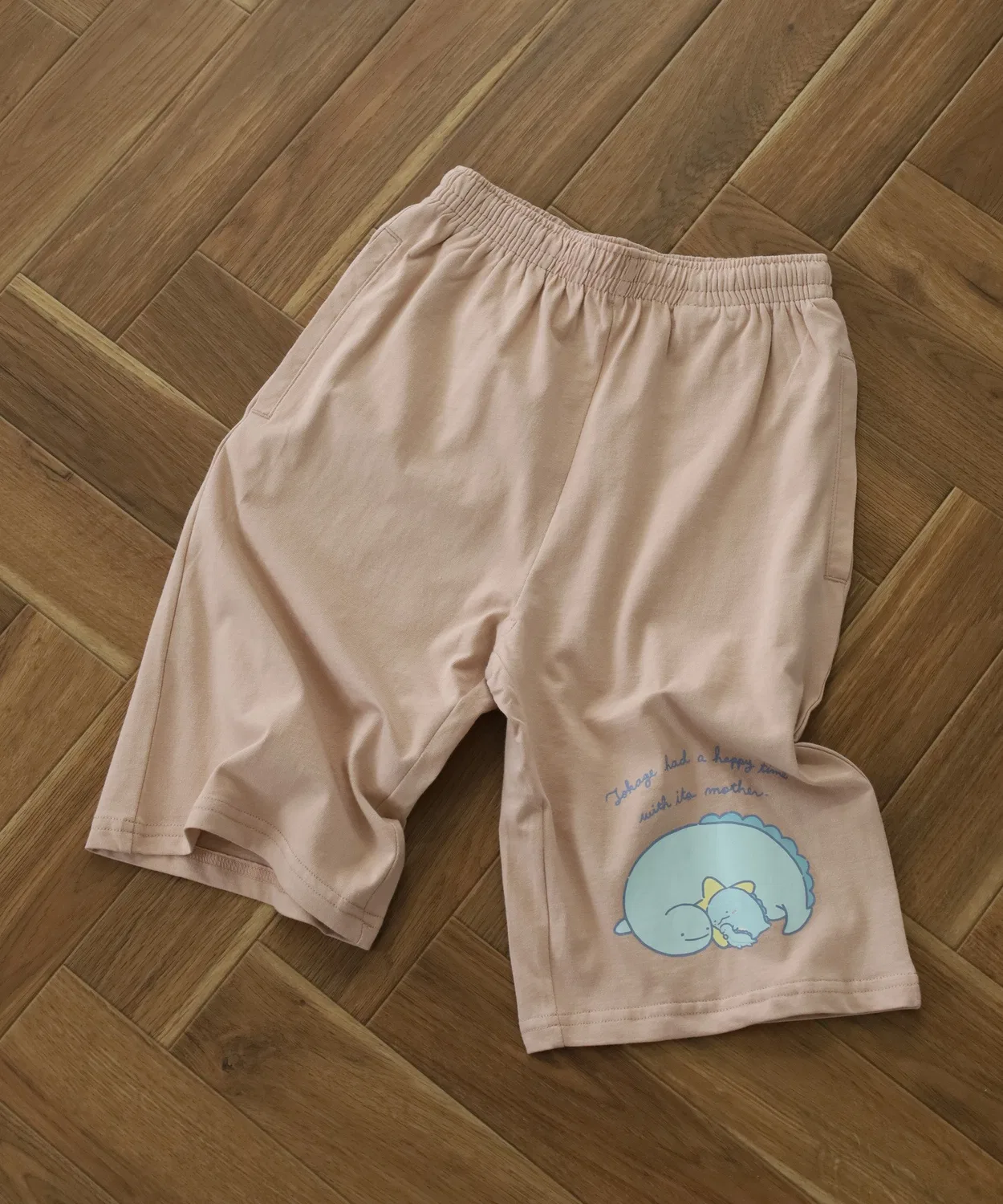 Детские шорты с принтом Сумикко Гураси, хлопковые, модель Sumikko Gurashi FUNALIVE, Pink Beige