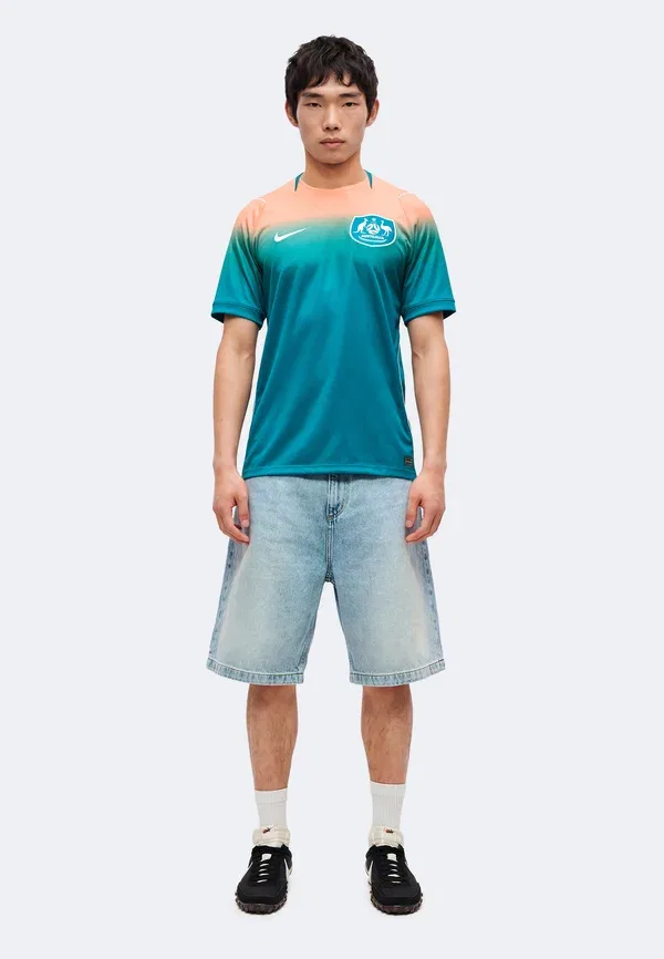 Футбольная джерси с градиентом Australia 2026 Stadium Away Nike Performance Bright Spruce, Orange Pulse, White, белый/оранжевый — фото 2