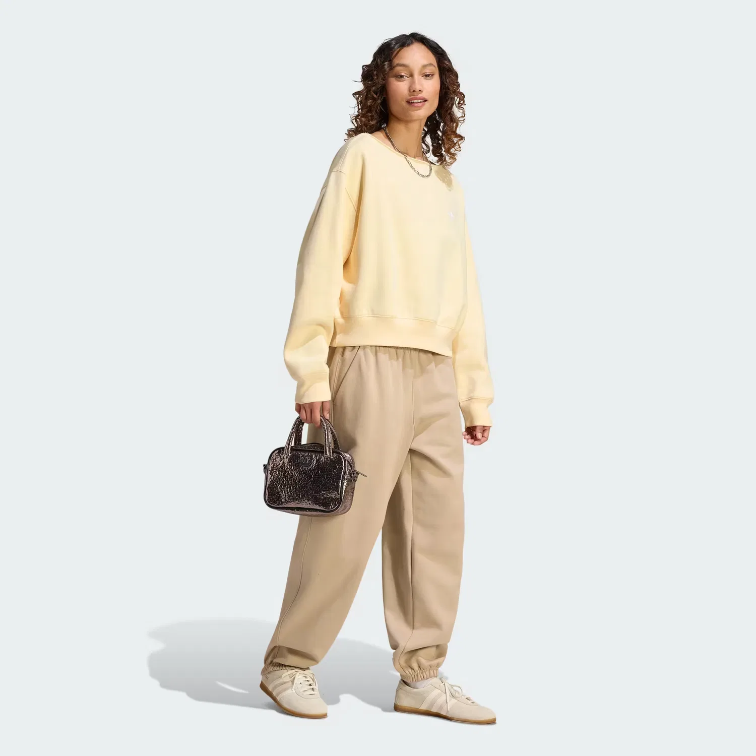 Женская толстовка с вырезом лодочка Essentials Fleece Adidas Originals, теплый ванильный — фото 3