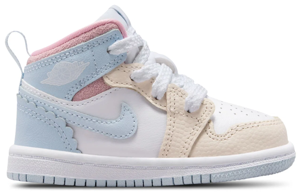 Кроссовки для девочек Jordan 1 Mid SE Fem, цвет White/Pale Ivory/Half Blue