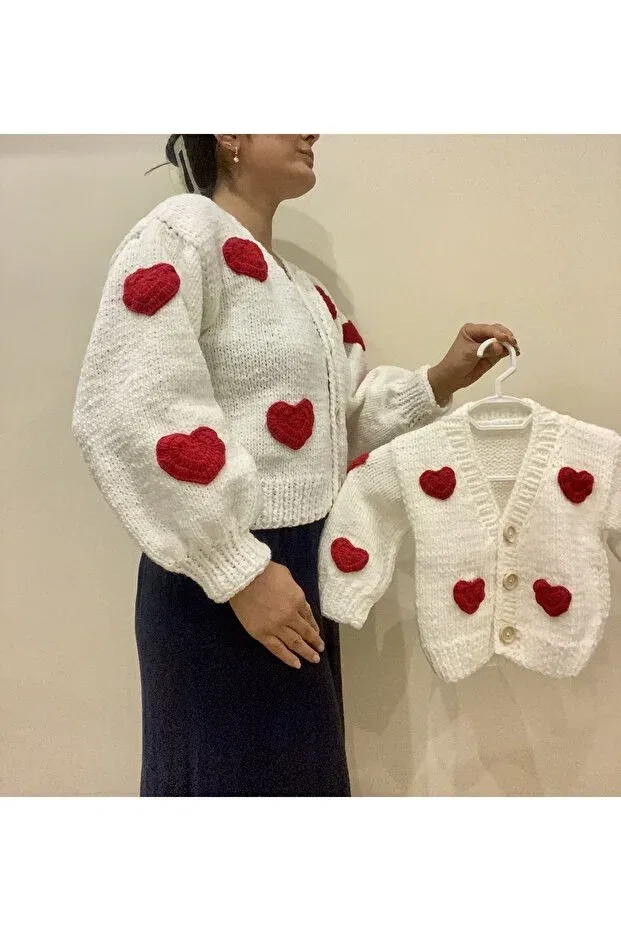 Детский кардиган с вырезом горловины, этнический принт, Hand knitted mother daughter combination heart cardigan, Hobihanem Tuhafiye, Red-White Mother-Daughter