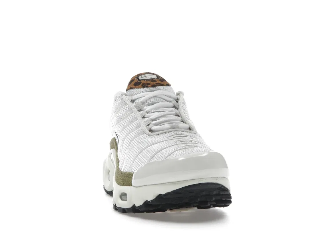 Детские кроссовки lifestyle Nike Air Max Plus, White/Leopard/Khaki — фото 2