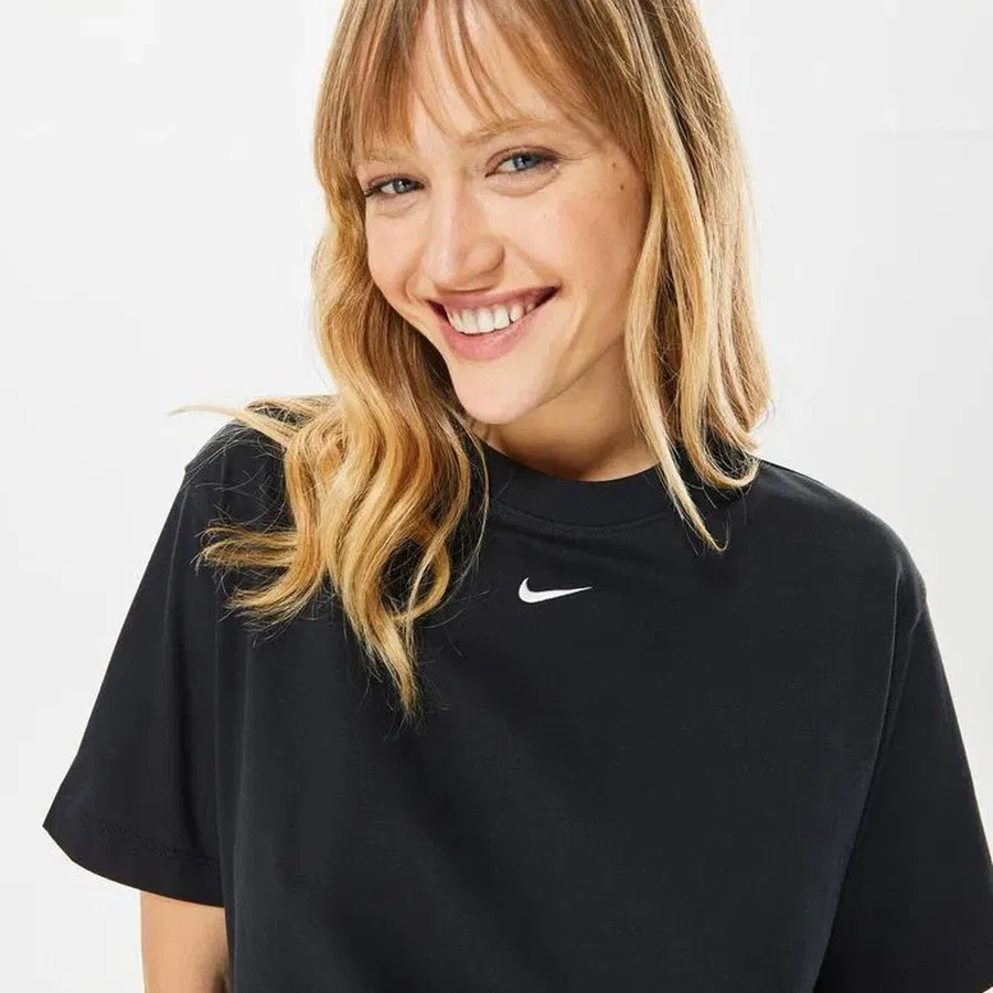 Женская футболка с вышивкой Nike Sportswear Essential, XS, Черный