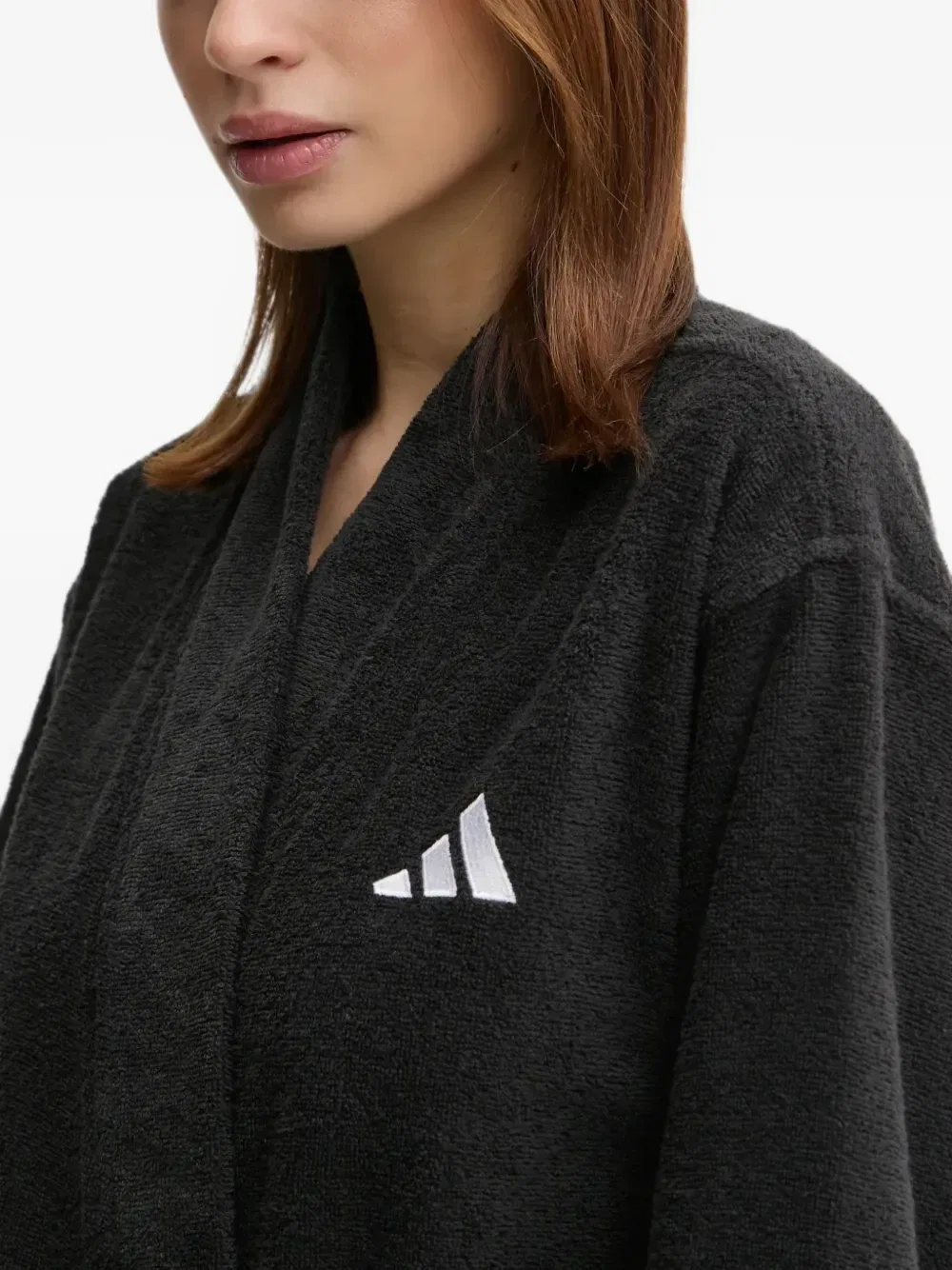 Халат с вышитым логотипом и поясом Adidas, черный — фото 4