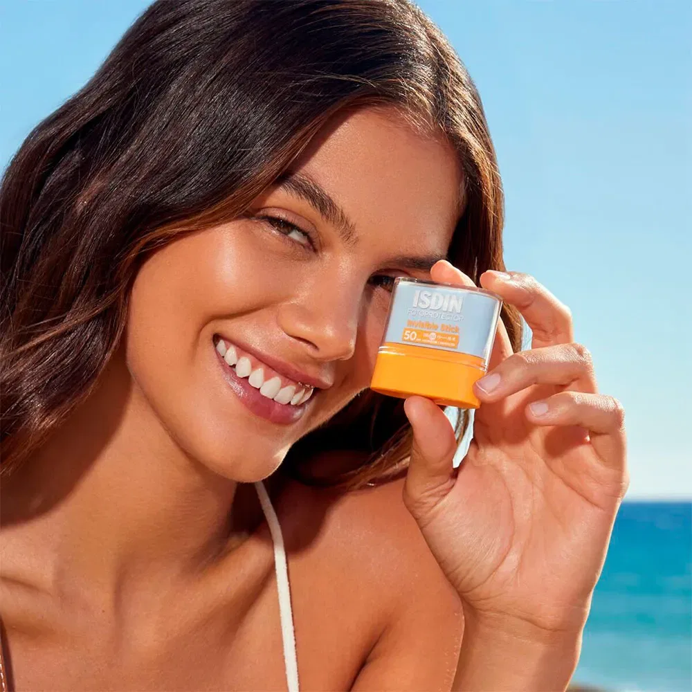 Солнцезащитный стик SPF50 Isdin Invisible Stick, прозрачный — фото 2