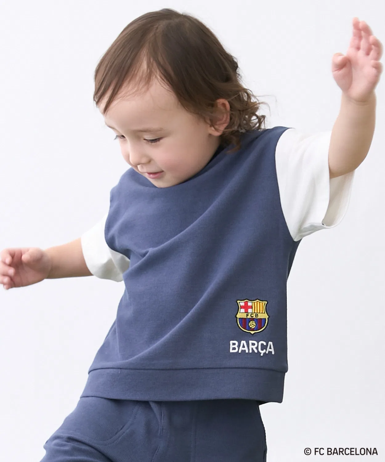 Детский спортивный комплект из футера с эмблемой FC Barcelona, модель FC BARCELONA, petit main, Light Beige — фото 2