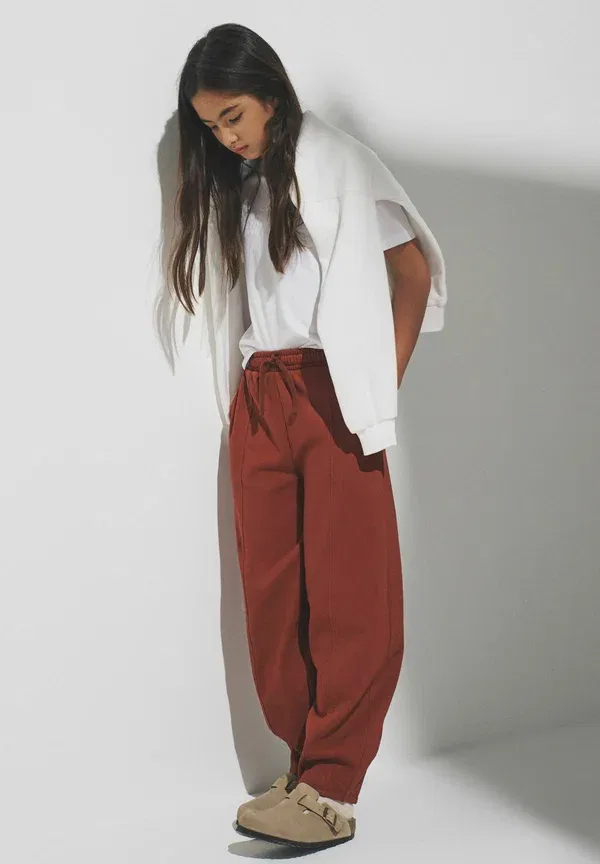 Брюки из хлопка и полиэстера Barrel Leg Joggers, The Set, brown/ecru, коричневый — фото 4