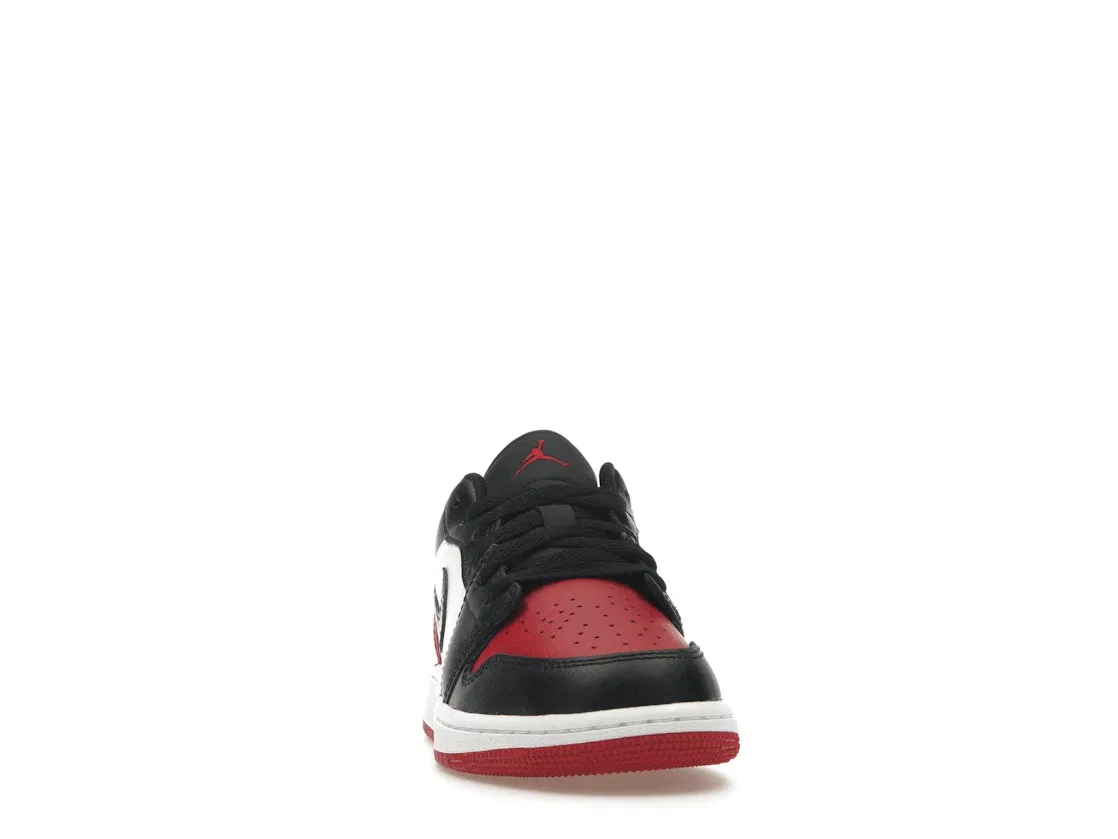 Детские кроссовки Lifestyle с принтом Jordan 1 Low Bred Toe 2.0 Jordan, White/Varsity Red/White/Black — фото 2