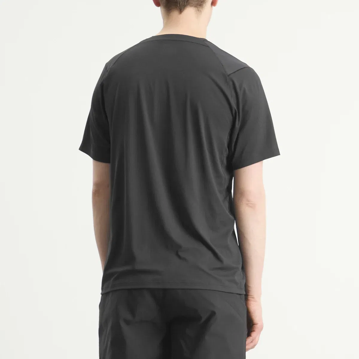 Футболка с коротким рукавом из легкого полиэстера Cormac Crew T-Shirt Arcteryx, Black — фото 3