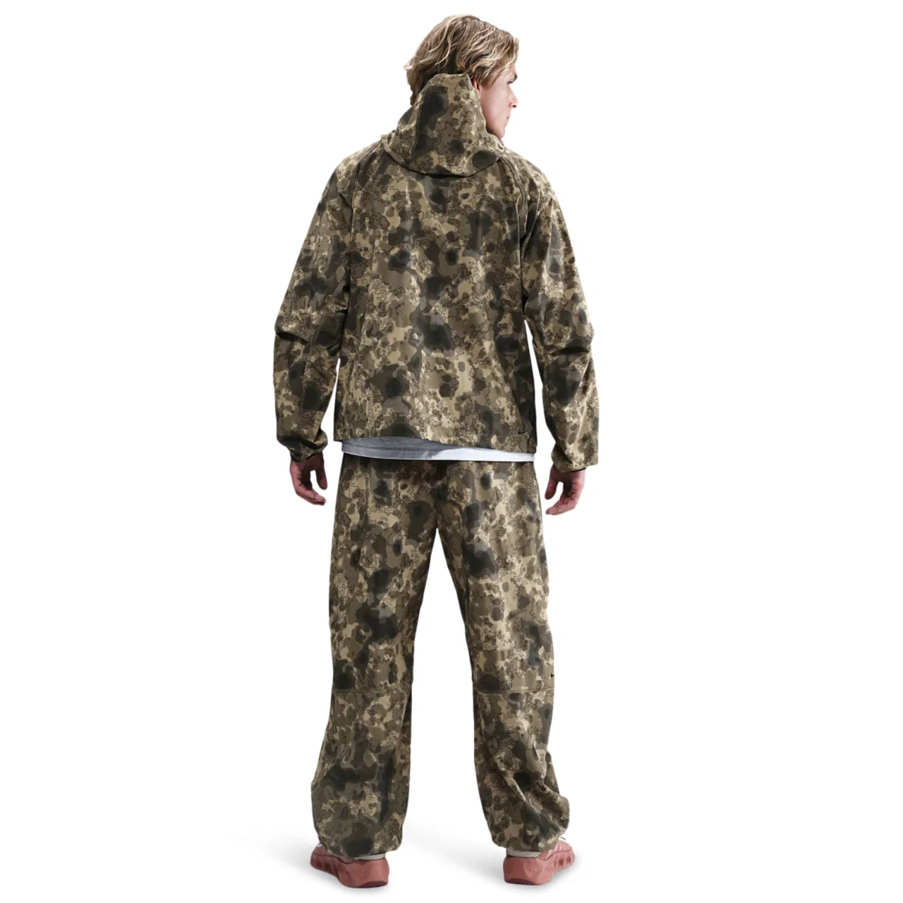 Мужские брюки Tech Woven Pant AOP Nike, цвет Neutral Olive/Black — фото 2