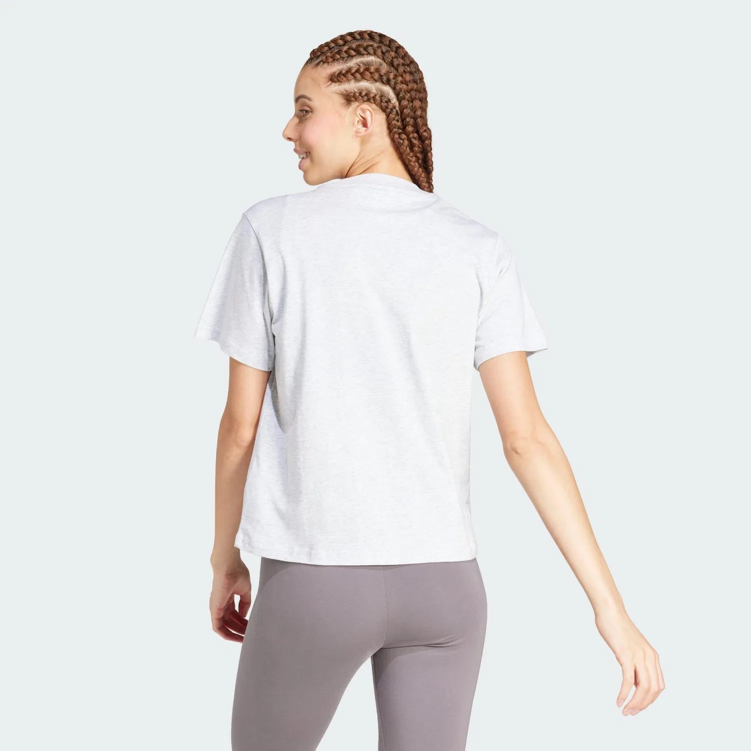 Мужская футболка с коротким рукавом Essentials Baumwoll-T-Shirt, kleines Logo Adidas, Hellgrau Weiss — фото 3
