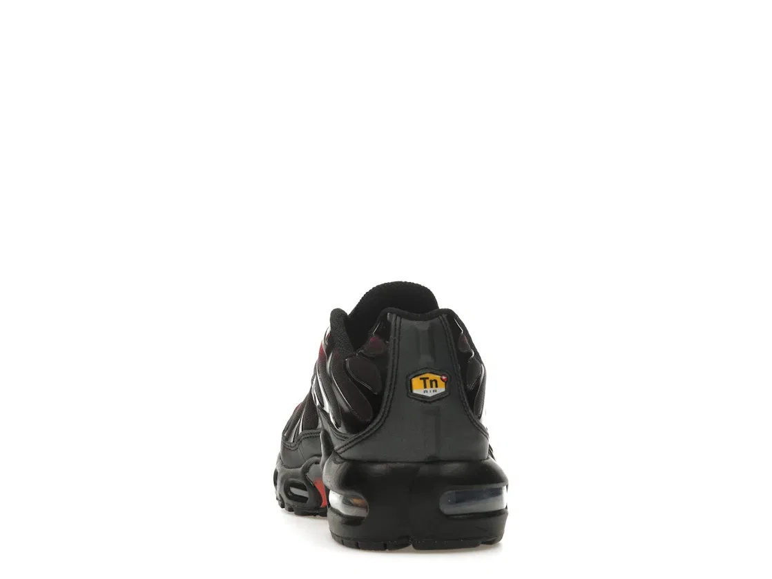 Детские кроссовки Lifestyle Nike Air Max Plus, Black/Bright Crimson/Wolf Grey — фото 4