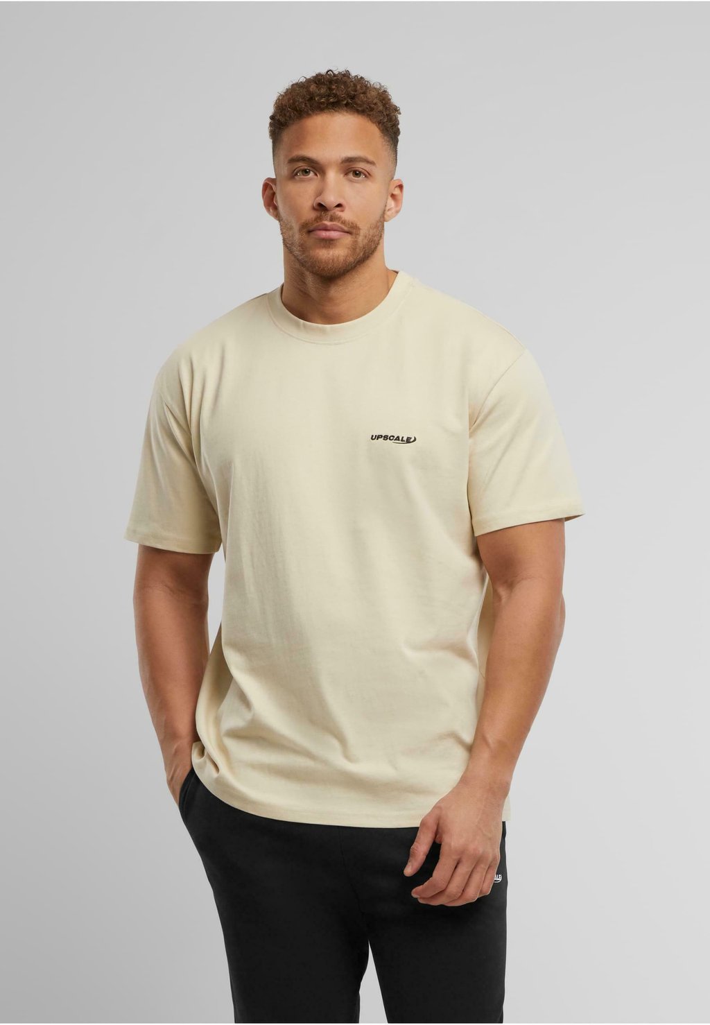 

Базовая футболка CORE EMB Upscale by Mister Tee, песочный