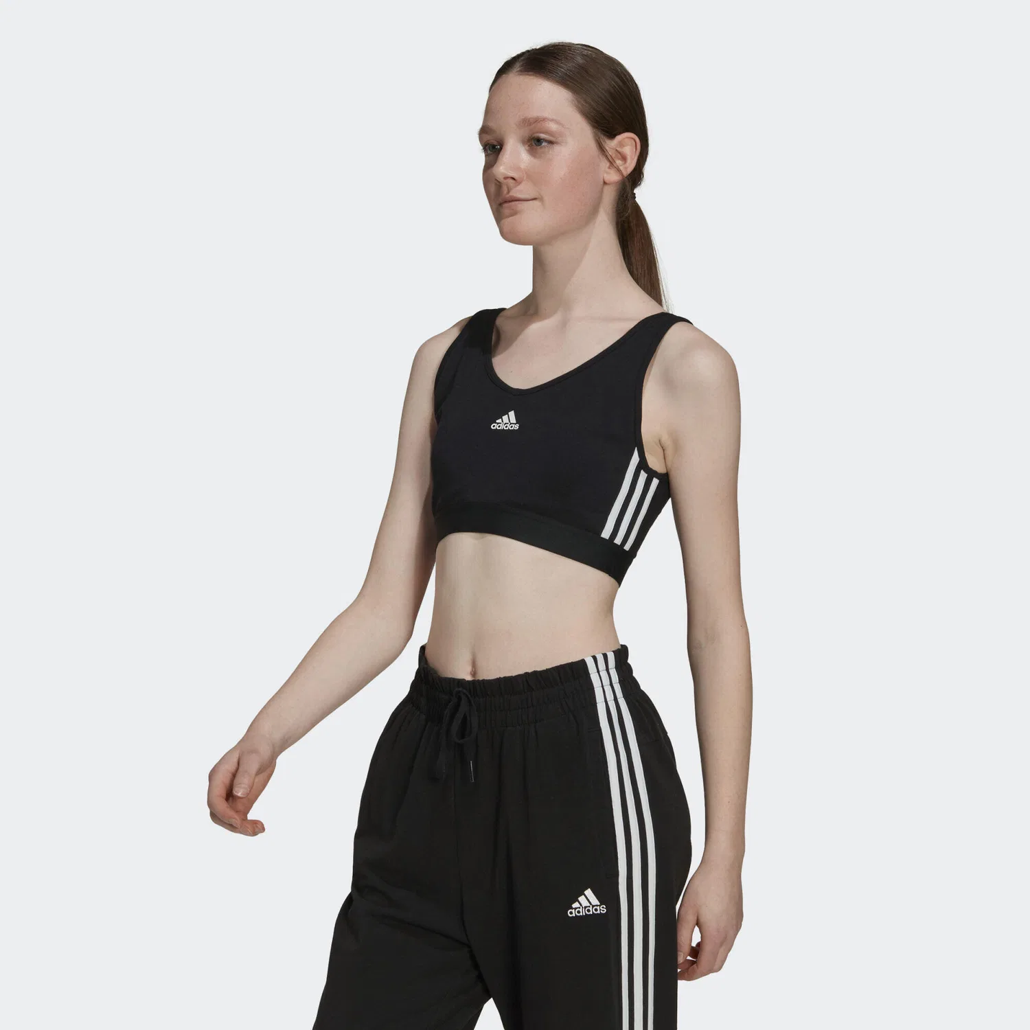 Женский хлопковый кроп-топ с принтом 3-Streifen Adidas, Цвет: Schwarz / Weiss