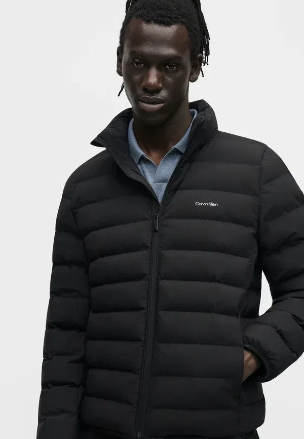 Классический пуховик - легкая куртка Calvin Klein, черный — фото 4