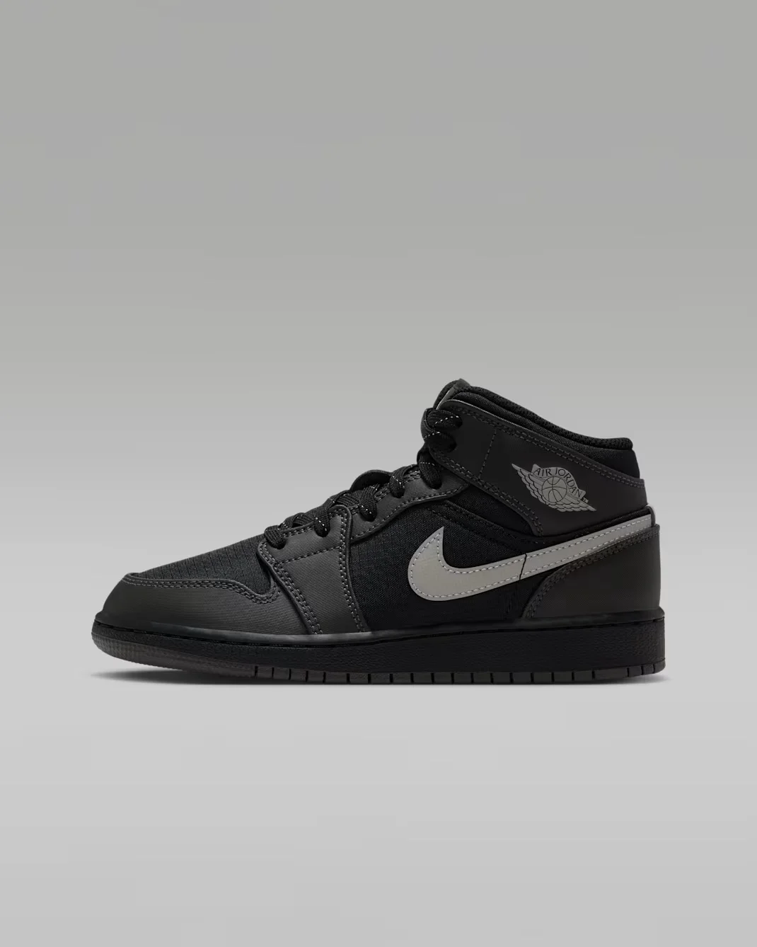 Кроссовки подростковые Nike Air Jordan 1 Mid Utility, черный