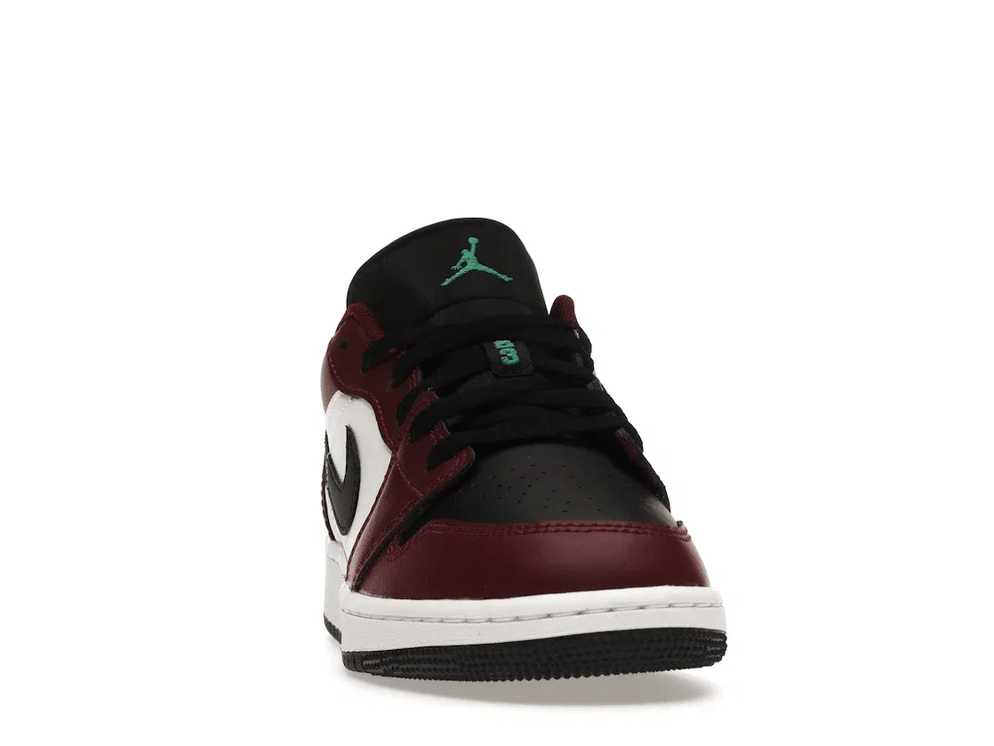 Детские кроссовки Lifestyle с принтом Jordan 1 Low SE Jordan, Dark Beetroot/Black-Roma Green — фото 2