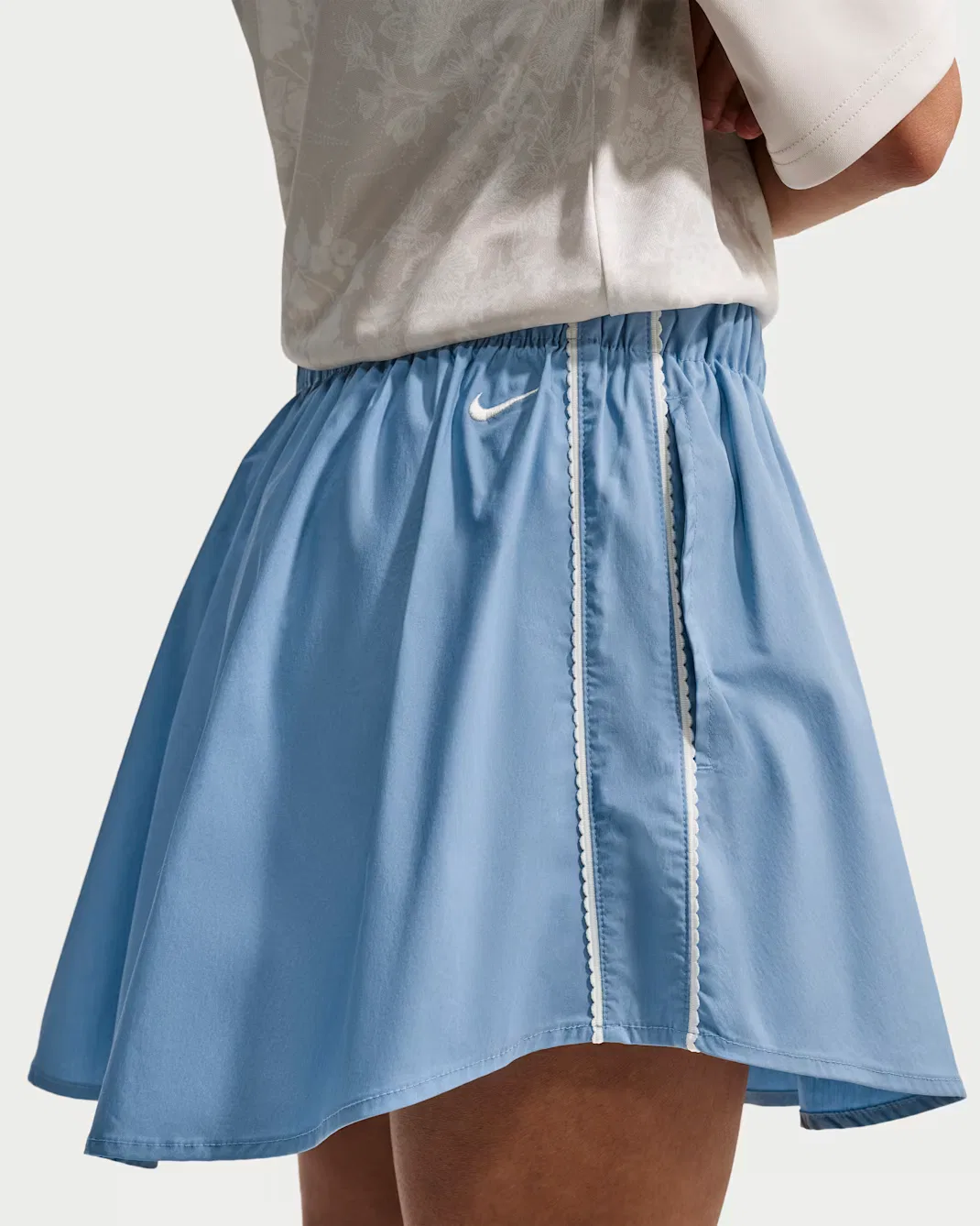 Женская юбка из поплина средней посадки с фестончатой ​​отделкой Nike Sportswear, Work Blue/Sail/Sail — фото 3