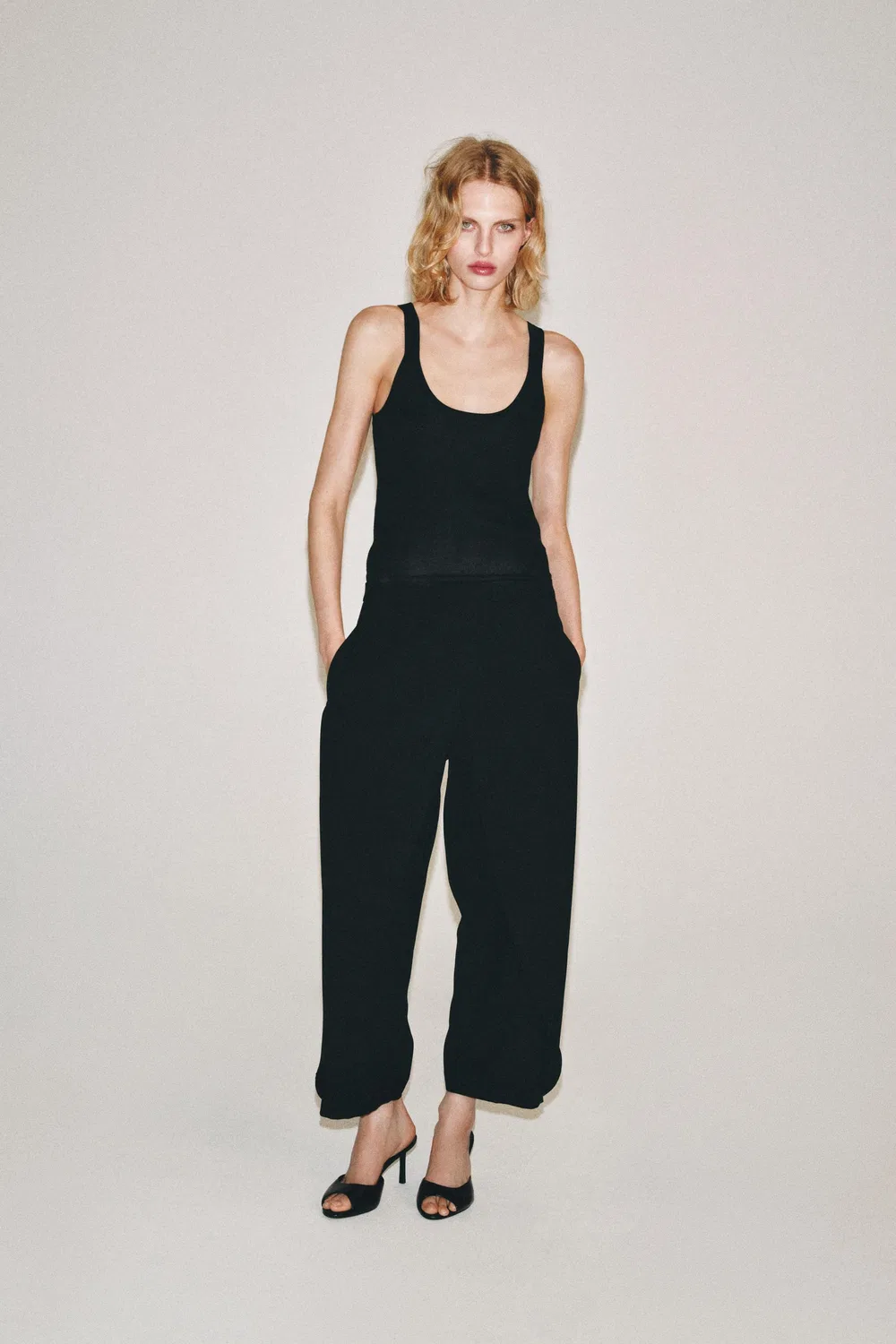 Брюки из коллекции ZW с передними складками. ZARA, Black