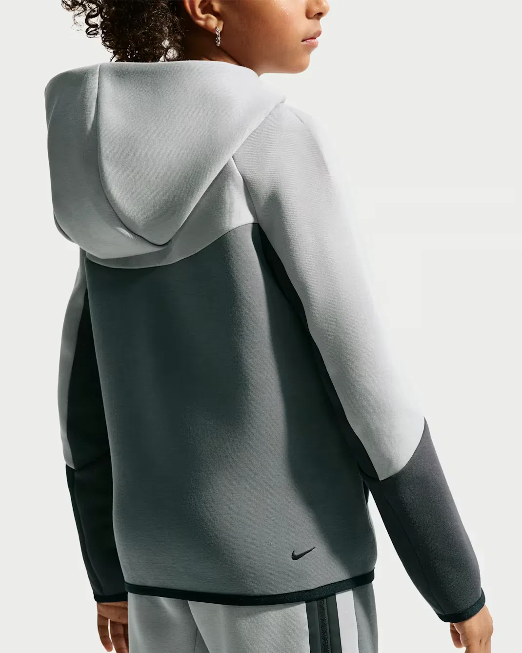 Толстовка на молнии для детей постарше Nike Sportswear Tech Fleece, Light Smoke Grey/Smoke Grey/Anthracite/Black — фото 4