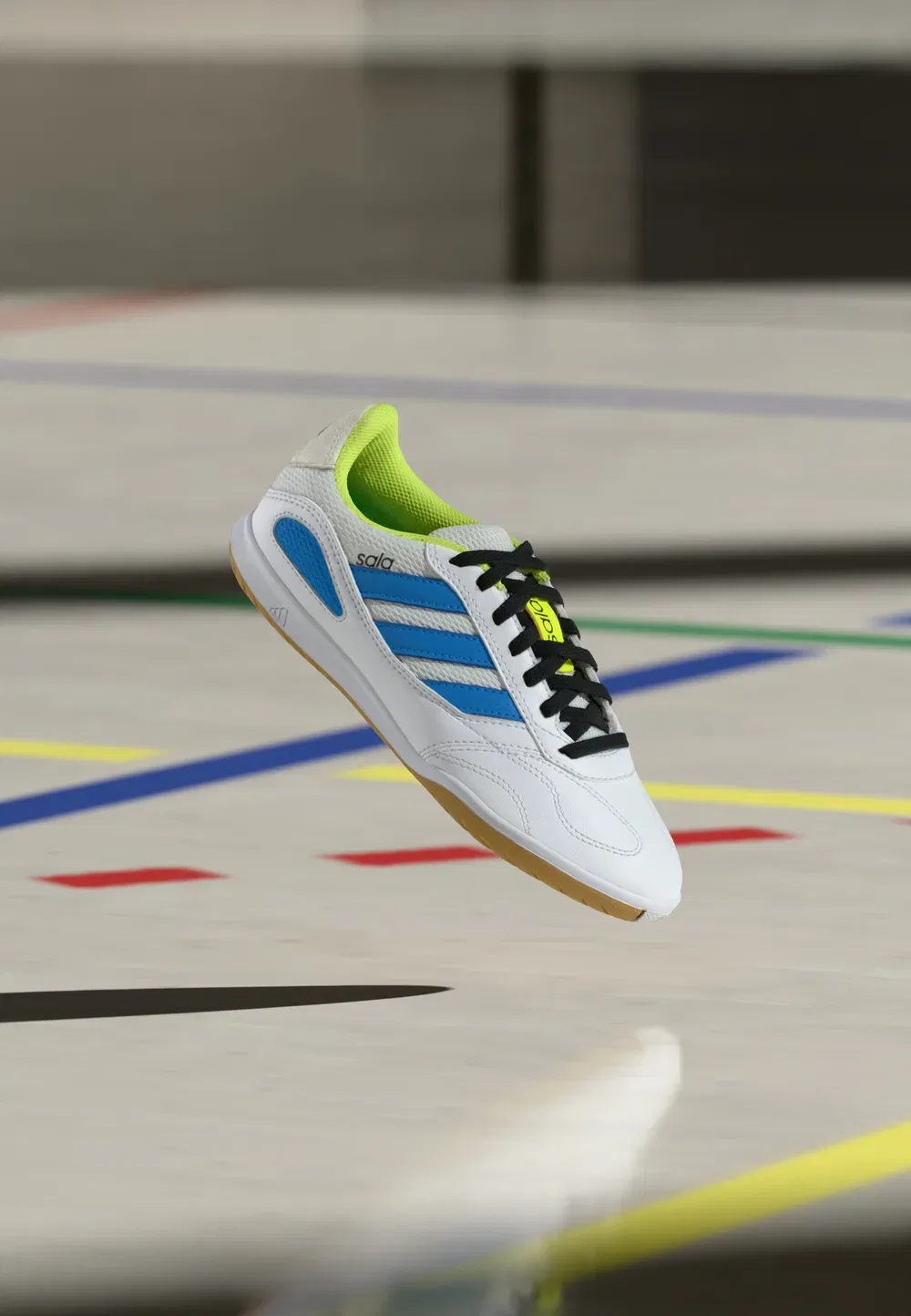 Детские футбольные бутсы Super Sala Competition III для игры в помещении (унисекс) Adidas Performance, Footwear White/Lucid Ray Blue/Solar Yellow