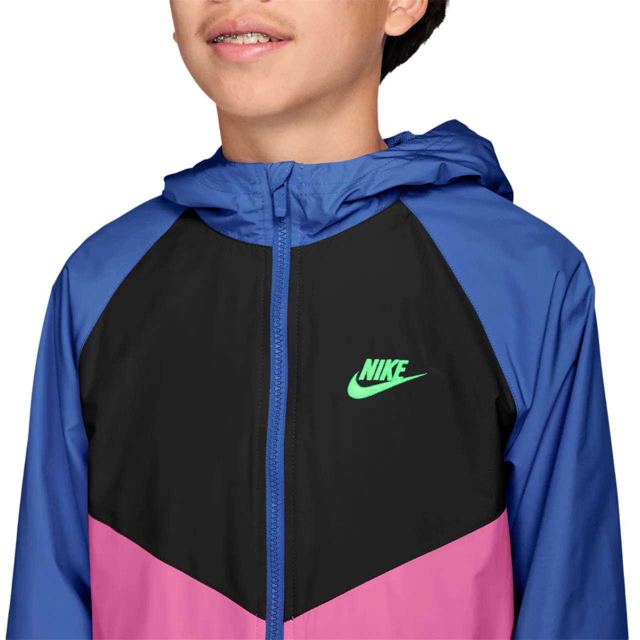 Детская куртка для мальчиков с капюшоном Windrunner Nike, Black/Game Royal/Playful Pink — фото 3