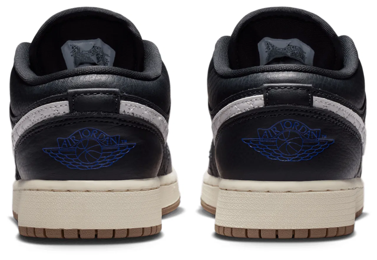 Детские кроссовки для мальчиков с кожаным верхом Air Jordan 1 Low SE Jordan, Off Noir University Red Sail — фото 3