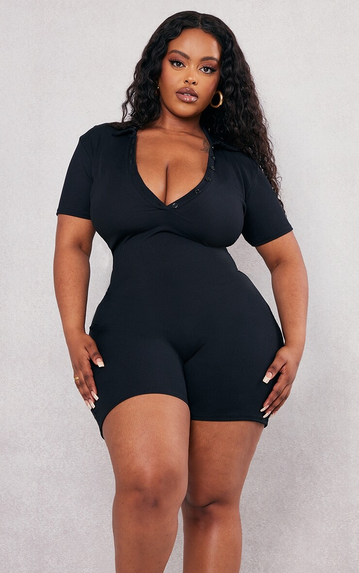 

PrettyLittleThing Черный комбинезон на пуговицах в рубчик Plus