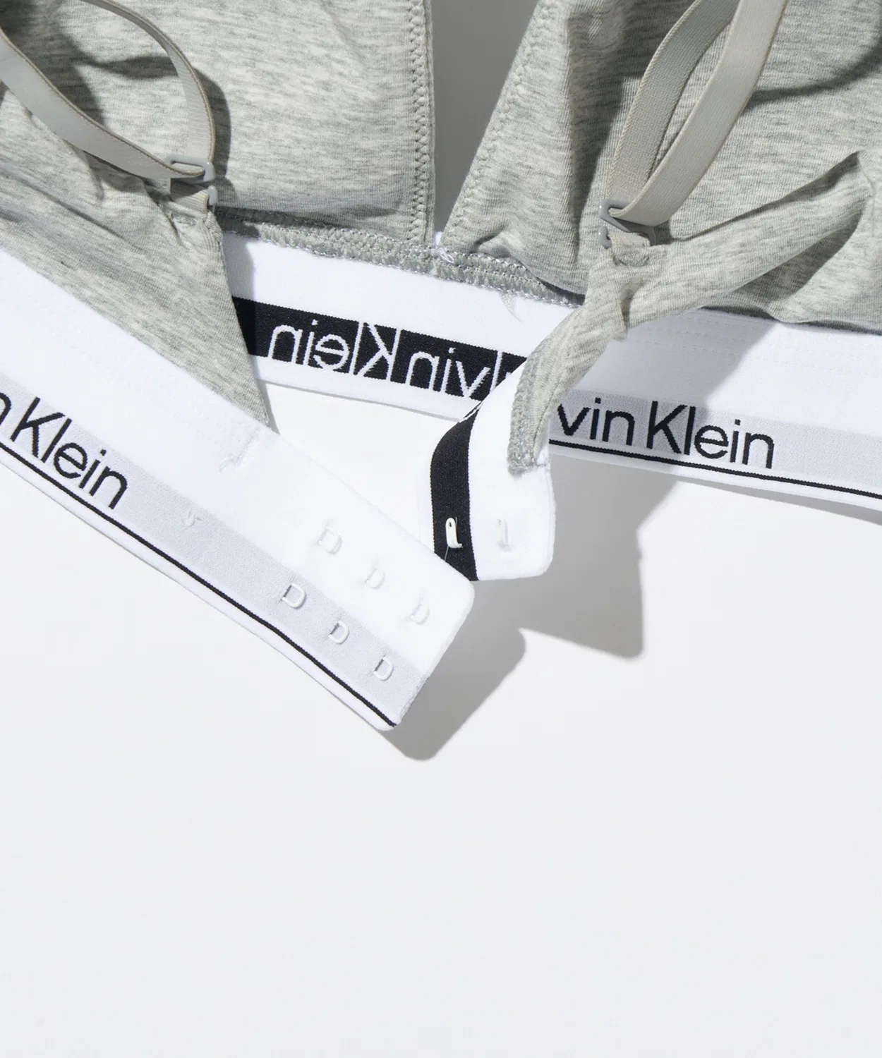Женский бюстгальтер без косточек с логотипом Calvin Klein QF8498, Черный — фото 4