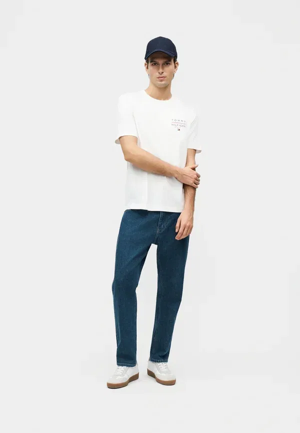 Футболка из хлопка Brand love left chest tee Tommy Hilfiger, White, белый — фото 2