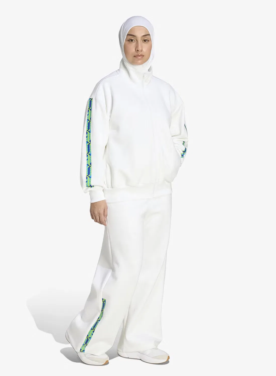 Куртка спортивная свободная Soft Lux Adidas, белая — фото 4