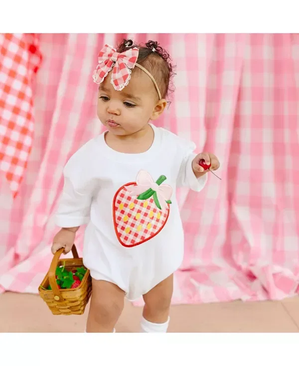 Детский боди-комбинезон для девочек с принтом Strawberry Patchwork Sweet Wink, белый — фото 3