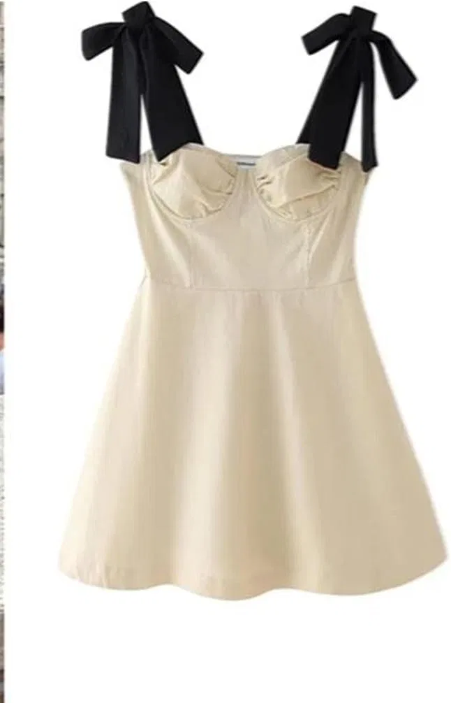 Женское мини-платье с контрастными бантами на бретелях Sweetheart Neck, Khaki — фото 2