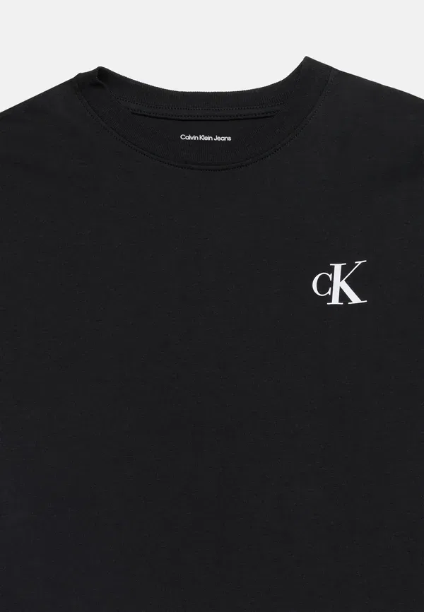 Комплект из двух футболок унисекс с монограммой - базовая модель Calvin Klein Jeans, белый/черный — фото 4