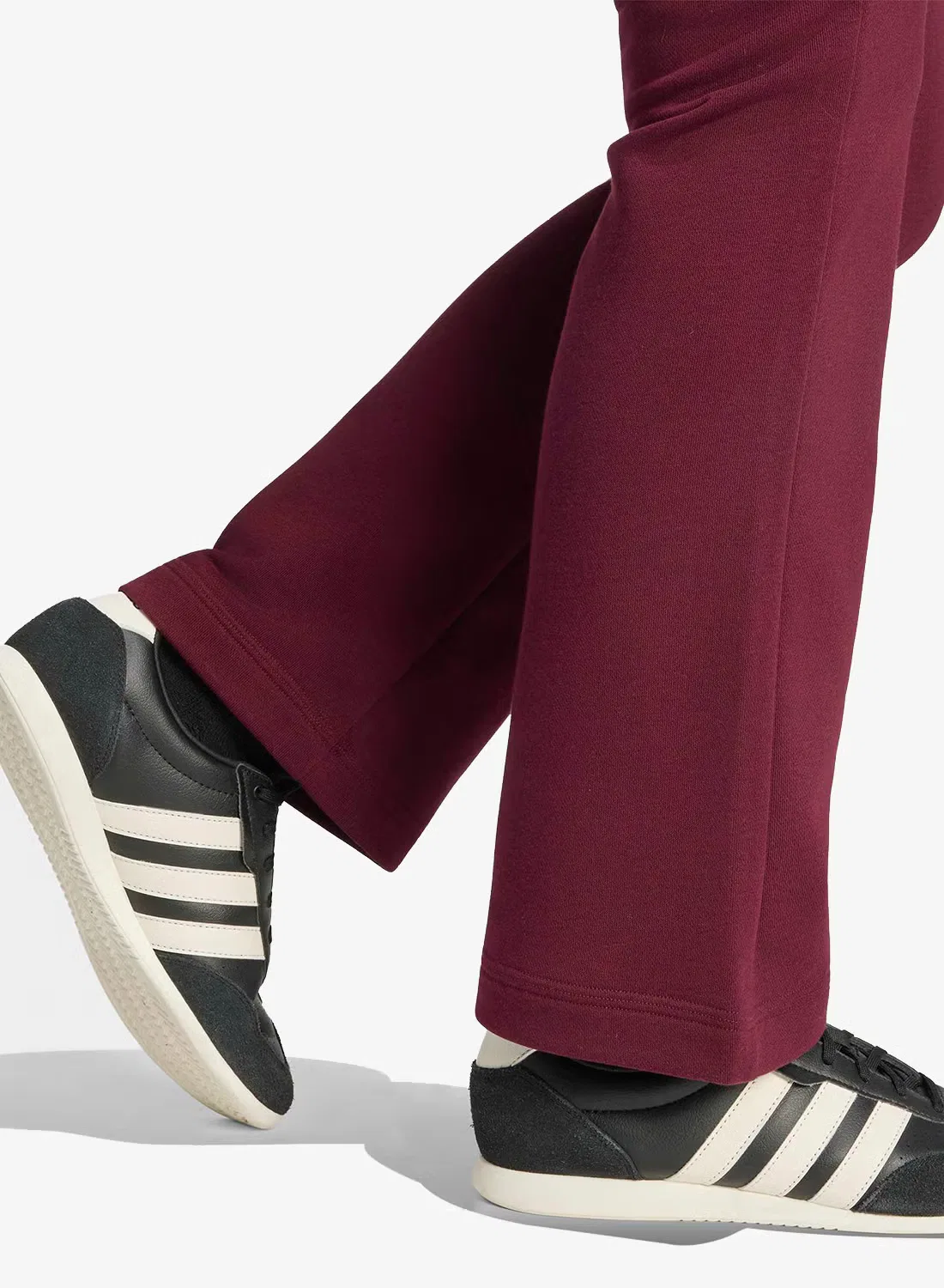 Брюки спортивные с атласной отделкой Seasonal Essentials Adidas, бордовый — фото 4