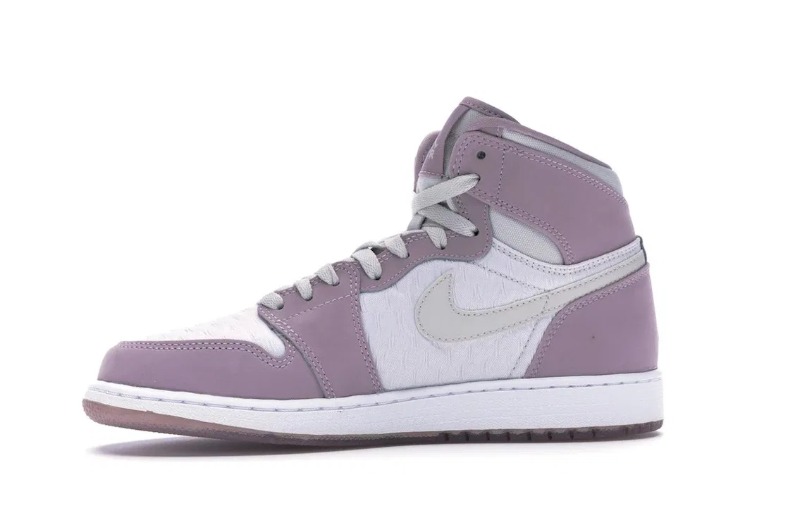 Детские кроссовки Lifestyle Jordan 1 Retro Jordan, Light Bone/Metallic Gold-Plum Fog-White — фото 3