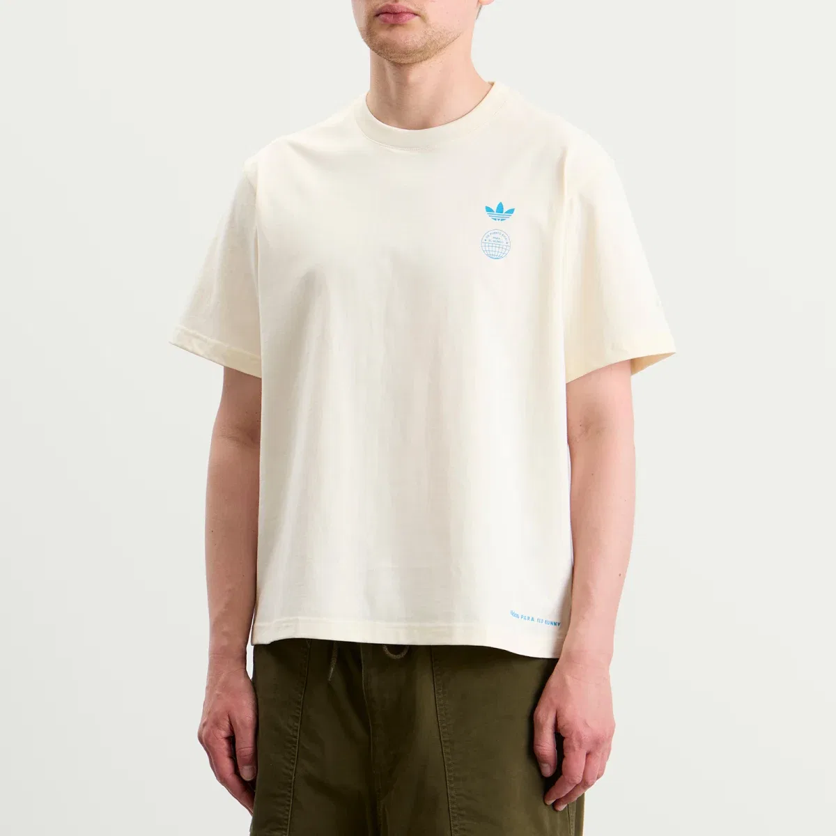 Футболка хлопковая с принтом X Bad Bunny London Tour Merch Adidas, Cream White — фото 2