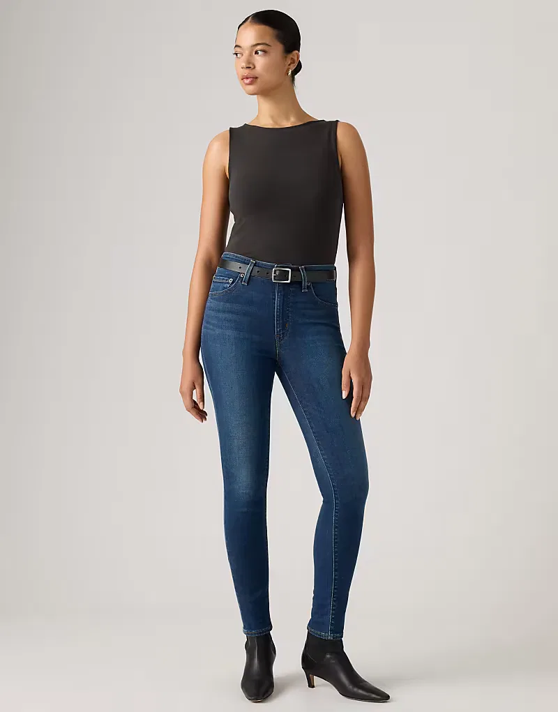 Джинсы Levi's 721 с высокой посадкой и зауженными штанинами, синие — фото 3