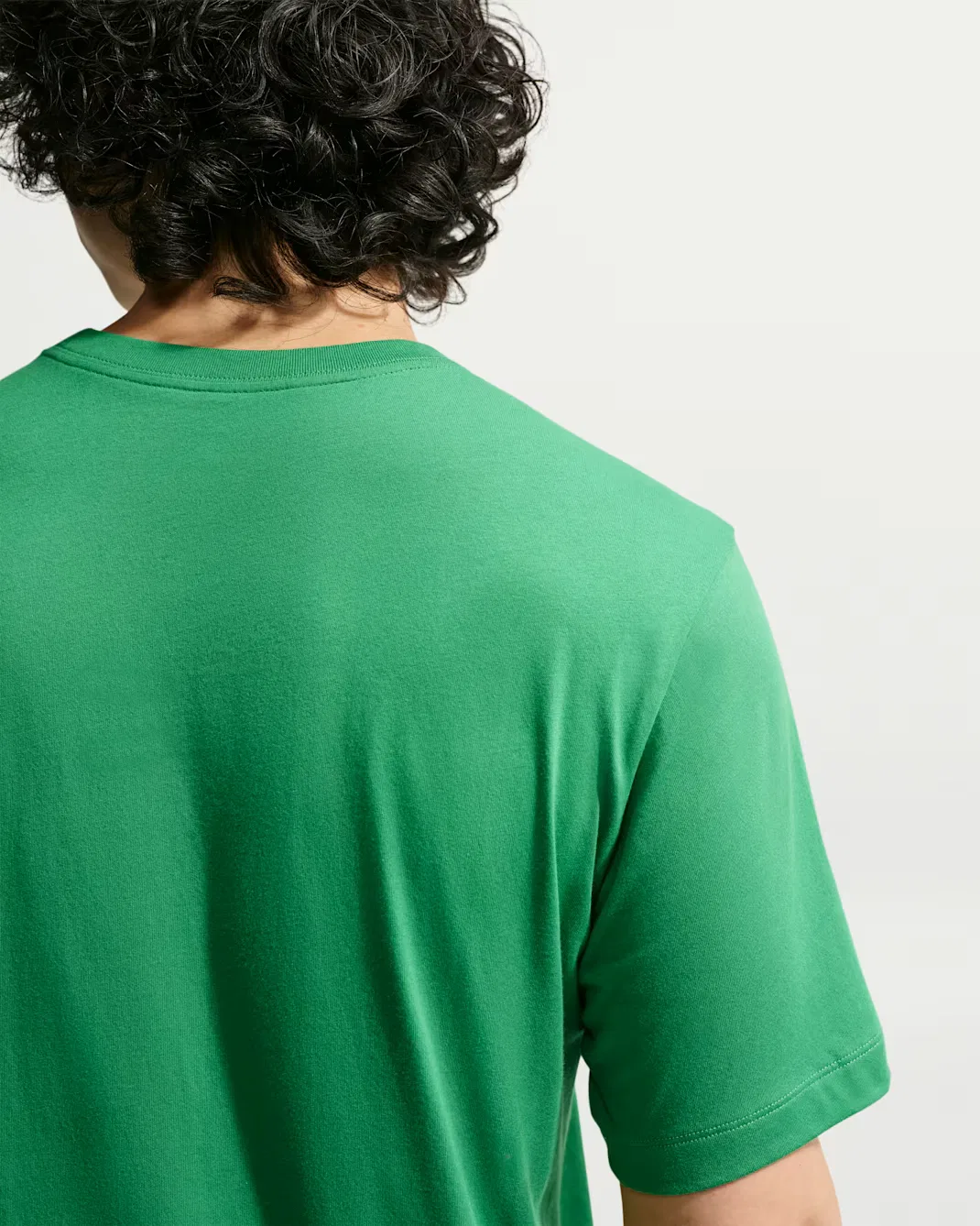 Мужская футболка Nike Sportswear, Classic Green — фото 2