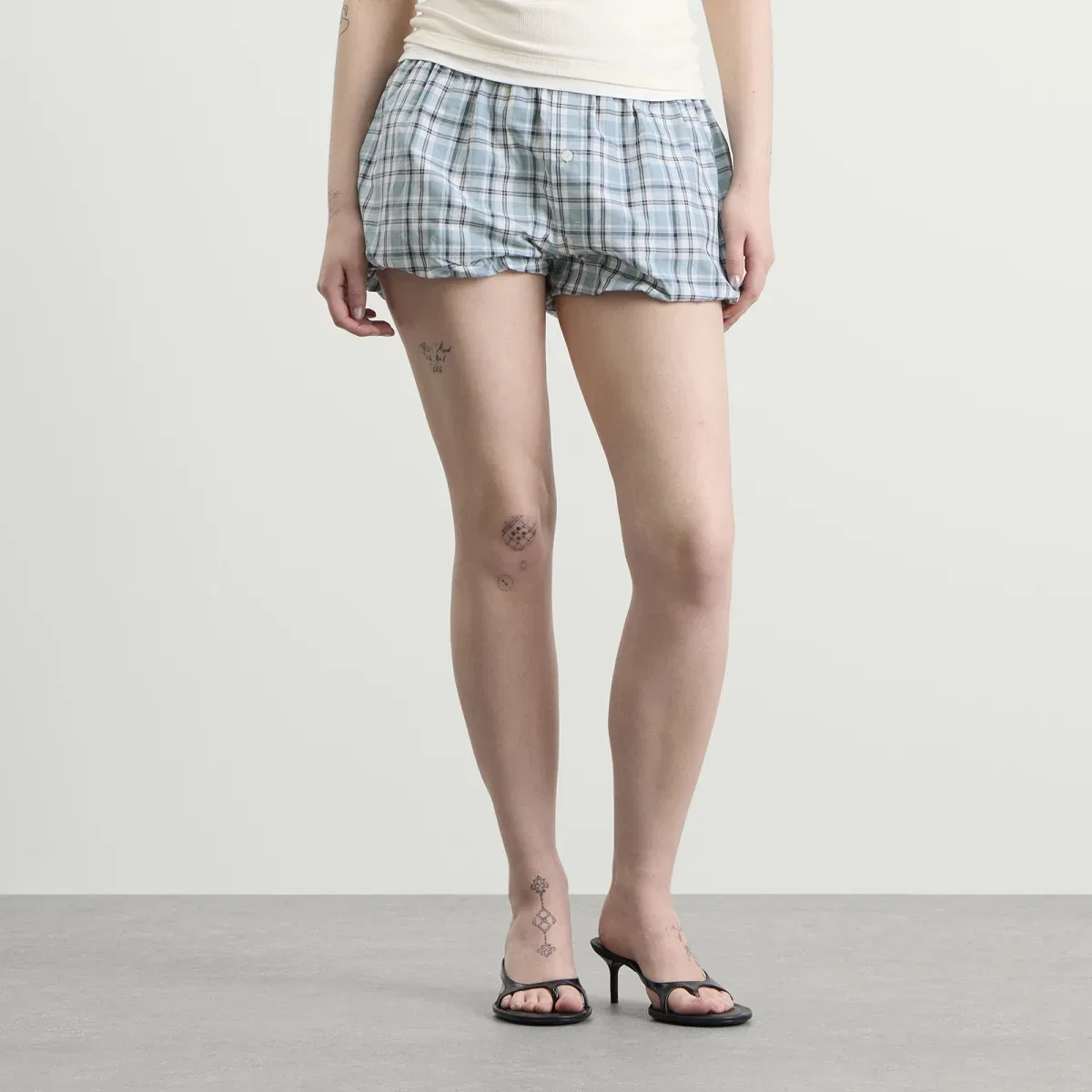 Шорты-панталоны с принтом в клетку Pebby Check Mini Shorts Acne Studios, Blue & White — фото 2