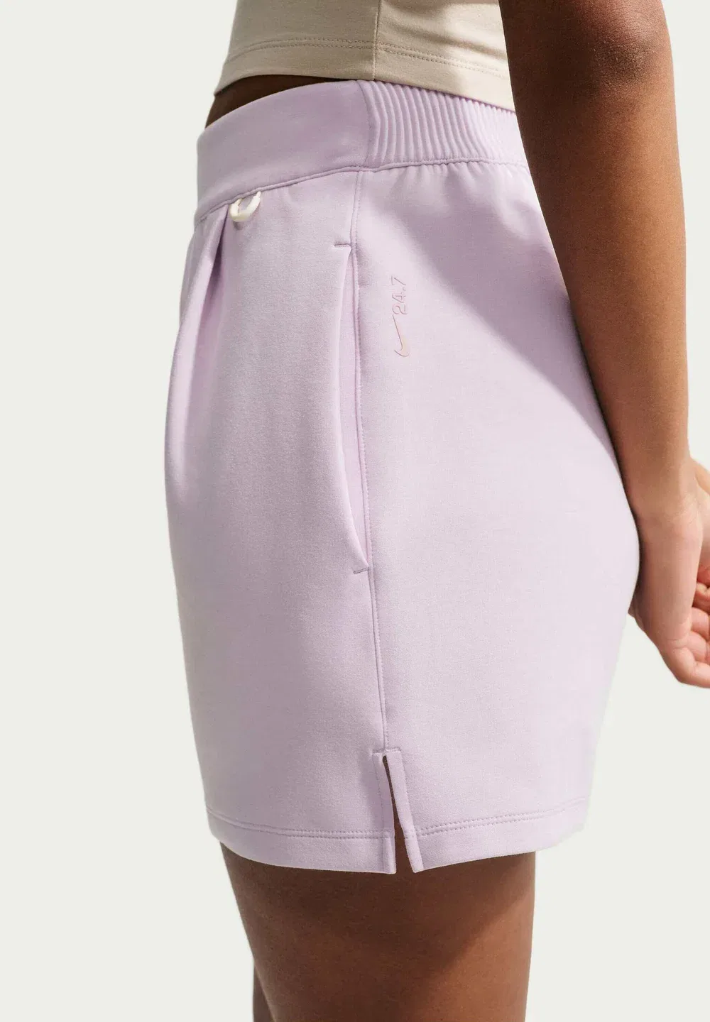 Женские свободные шорты из быстросохнущей ткани - спортивные шорты Nike Performance, Bleached Lilac Platinum Violet — фото 4