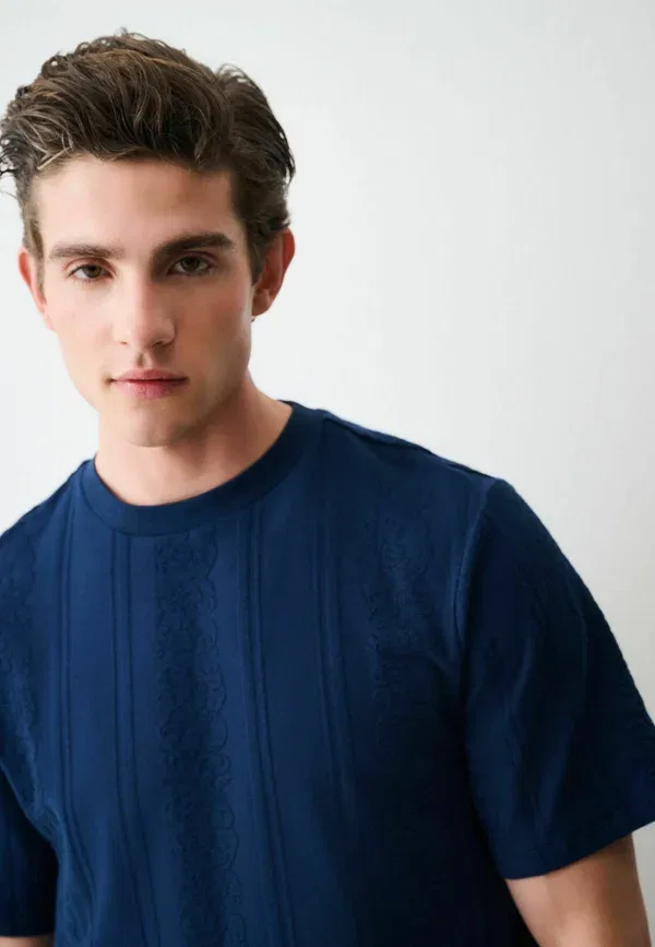 Футболка из хлопка с эластаном Regular fit smart textured Next, Navy Blue, темно-синий — фото 4