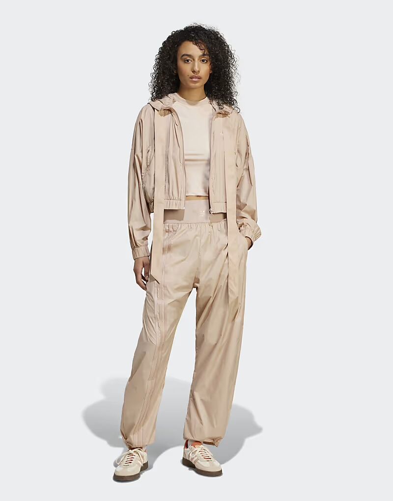 

Джоггеры Adidas Originals Waistband в цвете Ash Pearl