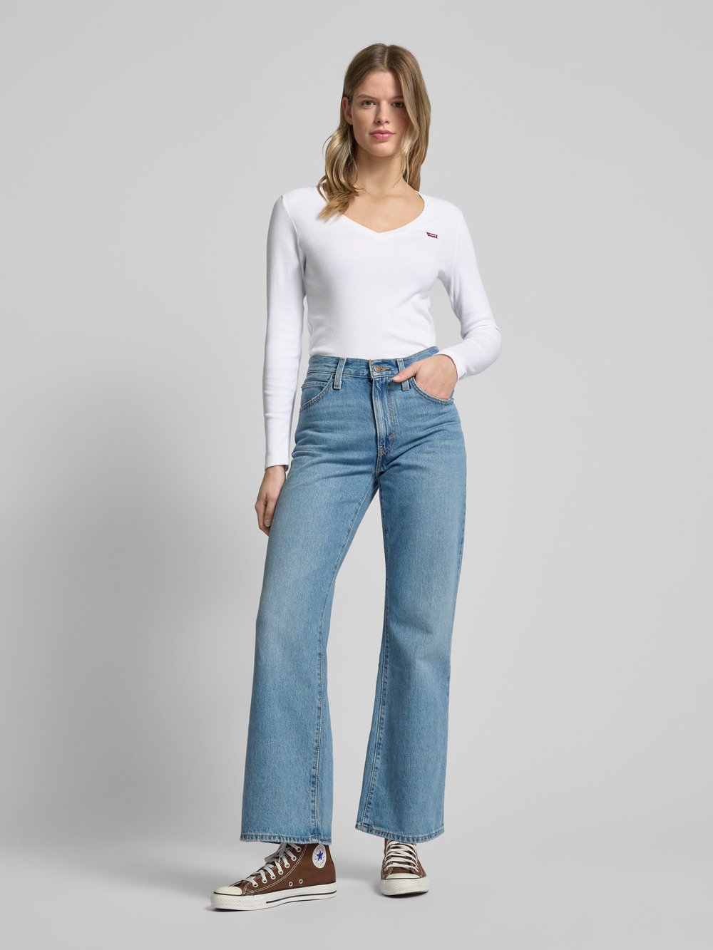 

Лонгслив с нашивкой-лейблом Levi's, белый