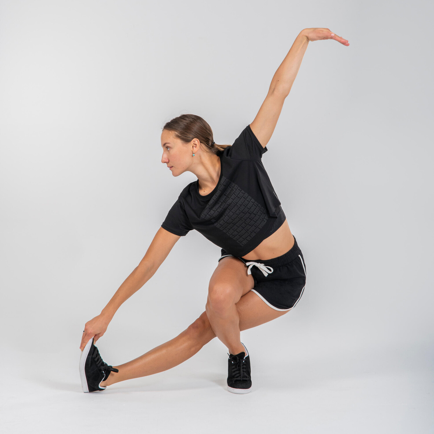 

Танцевальные шорты Urban Dance с завышенной талией женские черные STAREVER, черный
